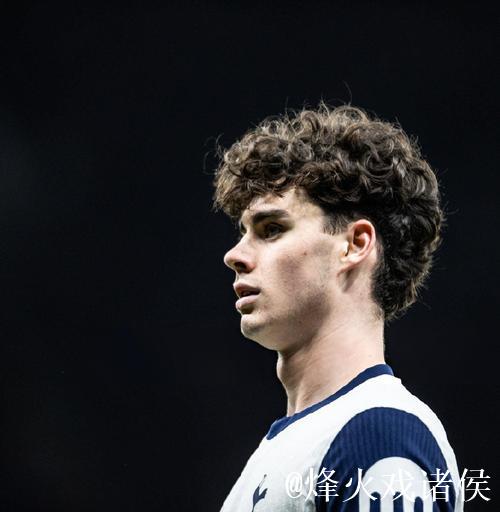 阿奇-格雷:巴黎是一支豪门球队,我们能够从中学习 阿奇-格雷:巴黎是一支豪门球队,我们能够从中学习