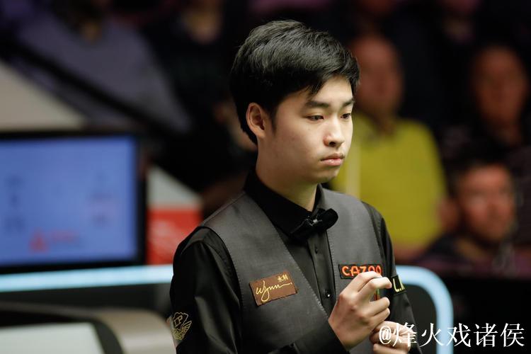 斯佳辉单杆136分绝杀戴维斯 4比3晋级32强 斯佳辉单杆136分绝杀戴维斯 4比3晋级32强