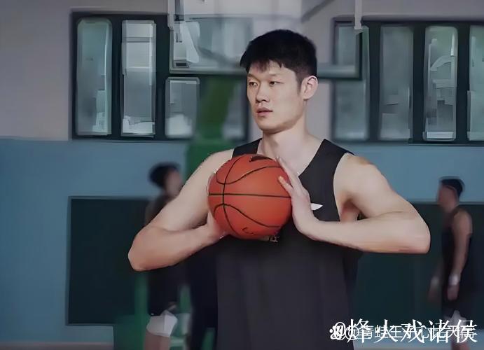 王博批评全队表现，胡金秋承诺总结，辽宁赛后发布会气氛紧张。