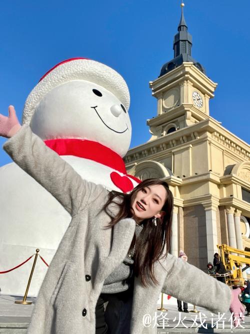 雪国降临陆家嘴中心！与超大雪人乐享冬日